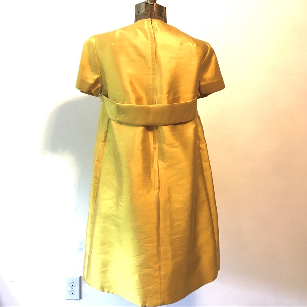 1960s Vintage Illuminating Yellow Silk Dress - Picture 6 of 10